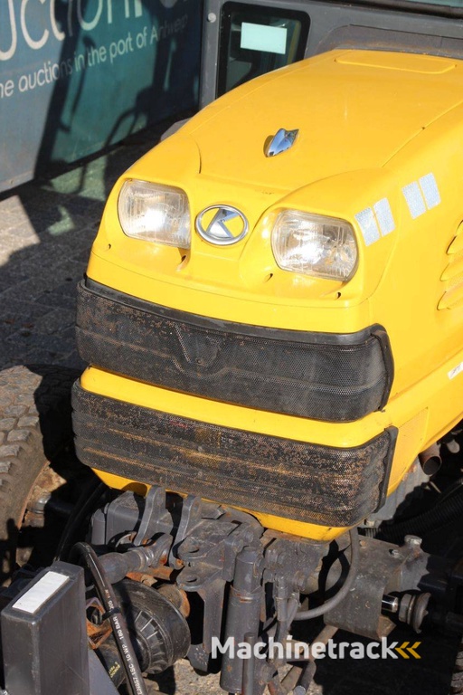 Mini tractor Kubota STV40 Diesel 2006 with sweeping brush