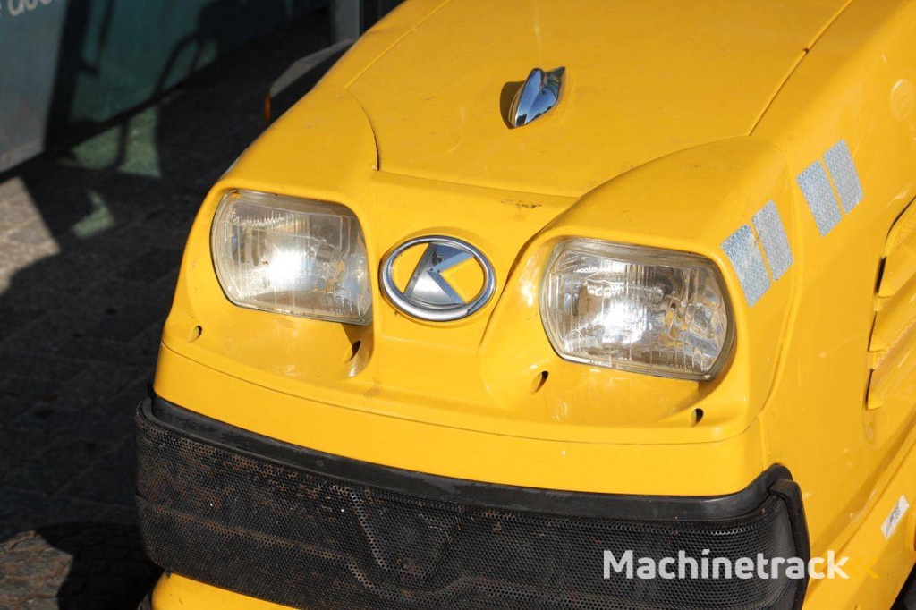 Mini tractor Kubota STV40 Diesel 2006 with sweeping brush