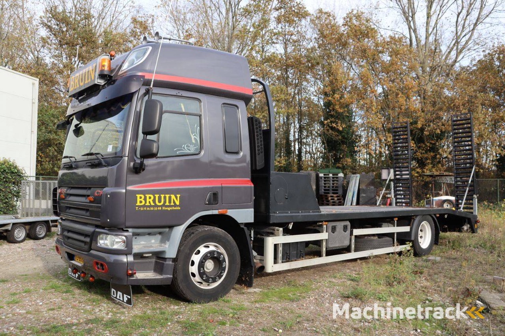 Vrachtwagen DAF FA75CF310U Diesel 2010 met platte Laadbak