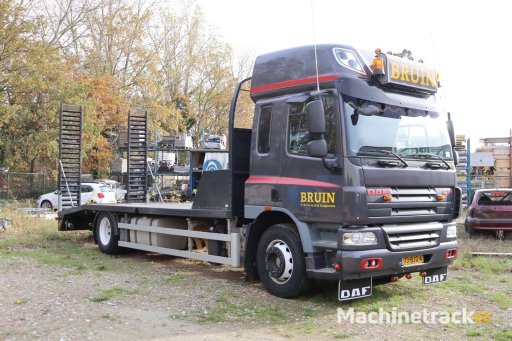 Vrachtwagen DAF FA75CF310U Diesel 2010 met platte Laadbak