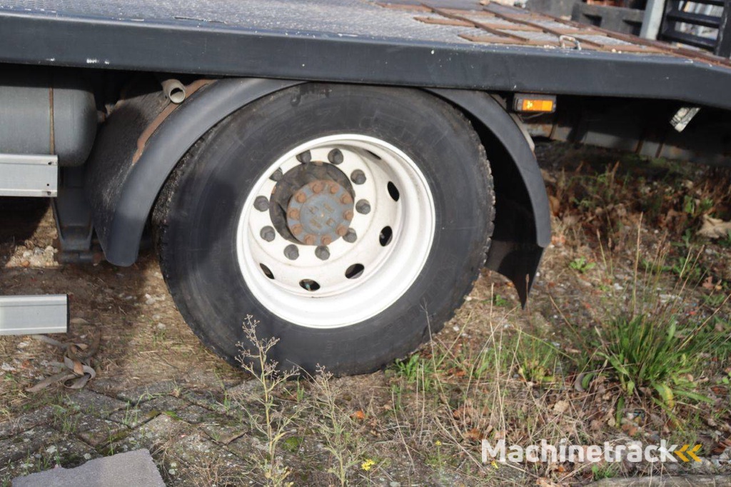 Vrachtwagen DAF FA75CF310U Diesel 2010 met platte Laadbak