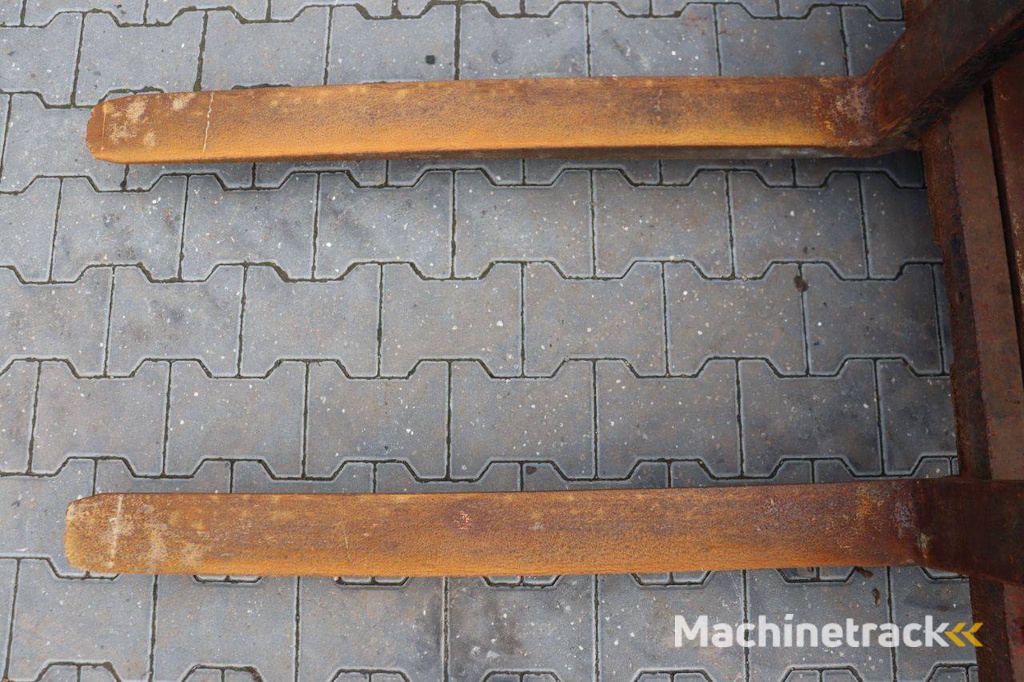 Verreiker Caterpillar 506 Diesel 2500kg 2002