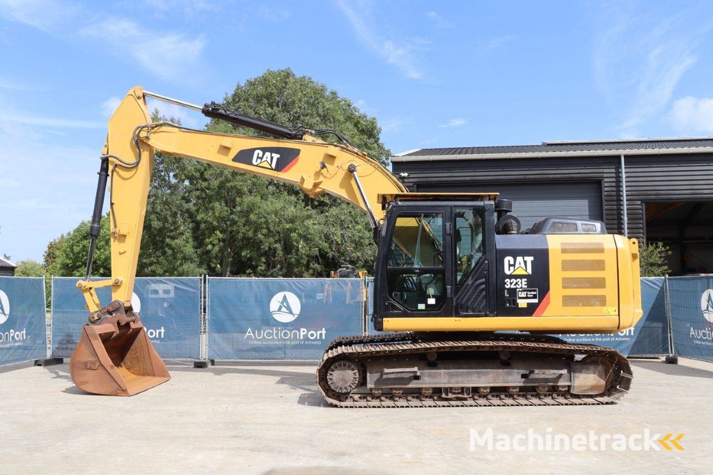 Crawler excavator Caterpillar 323E Diesel 122kW 2012