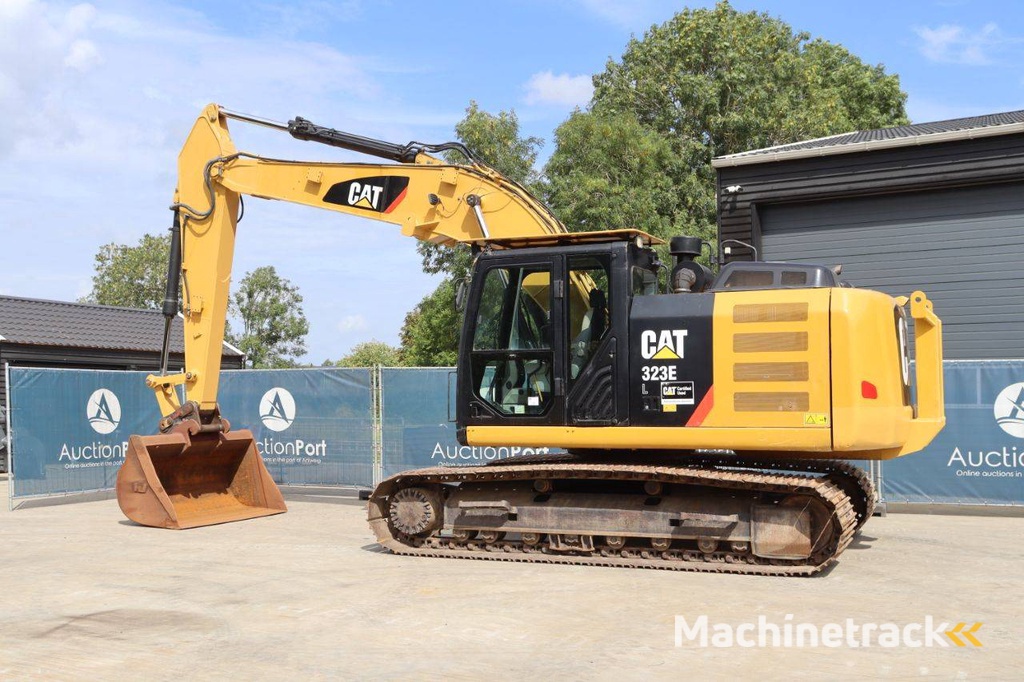 Crawler excavator Caterpillar 323E Diesel 122kW 2012
