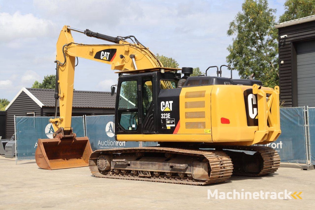 Crawler excavator Caterpillar 323E Diesel 122kW 2012