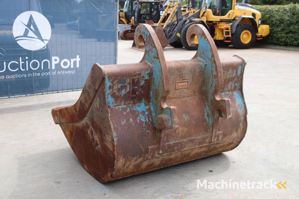 Grondbak Verachtert CA555 2007