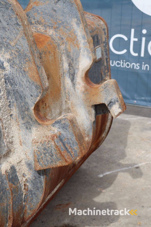 Grondbak Eurosteel CW55S 2024