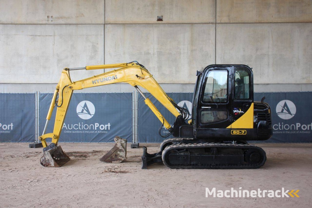 Crawler excavator Hyundai R60-7 Diesel 39.7kW 2013