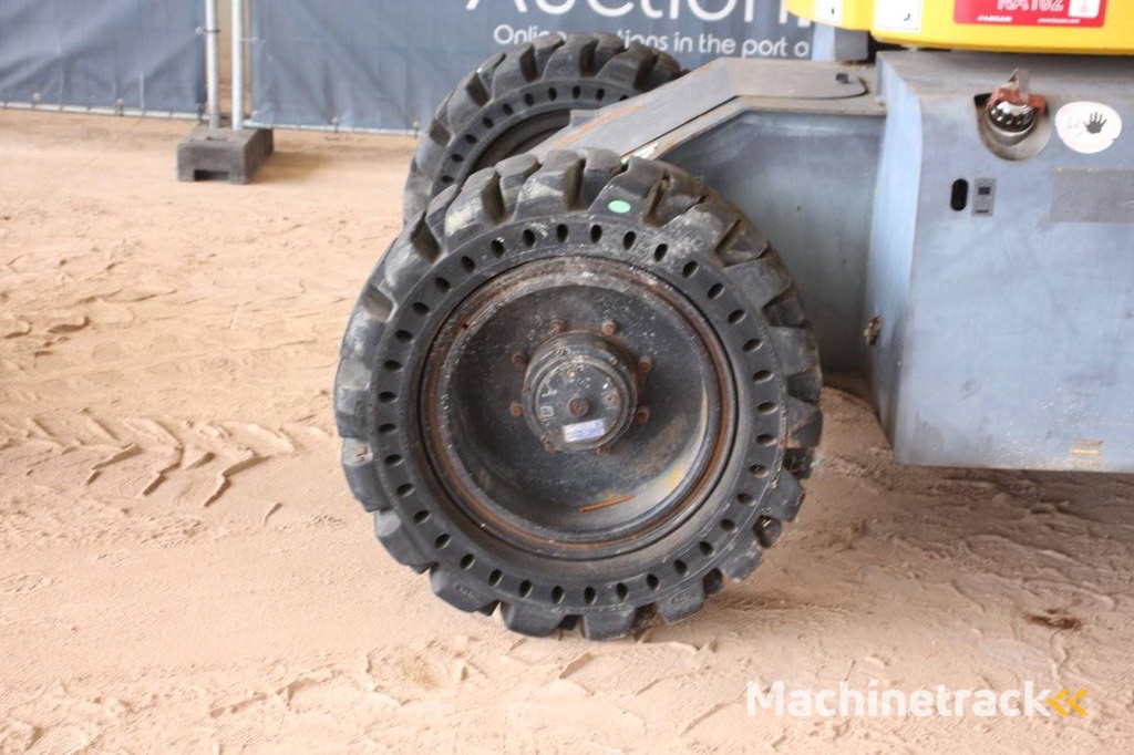 Knikarmhoogwerker Haulotte HA12PX Diesel 12.0m 2006