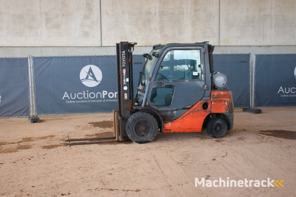 Heftruck Toyota 06686GF30 LPG 3000kg 3.3m 2017