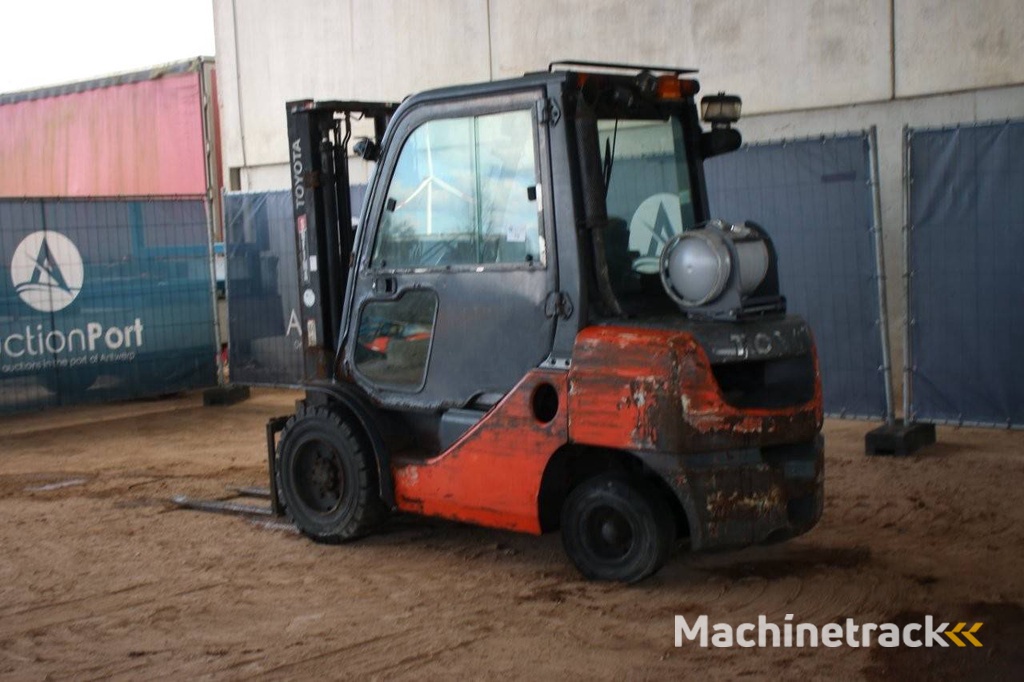 Heftruck Toyota 06686GF30 LPG 3000kg 3.3m 2017