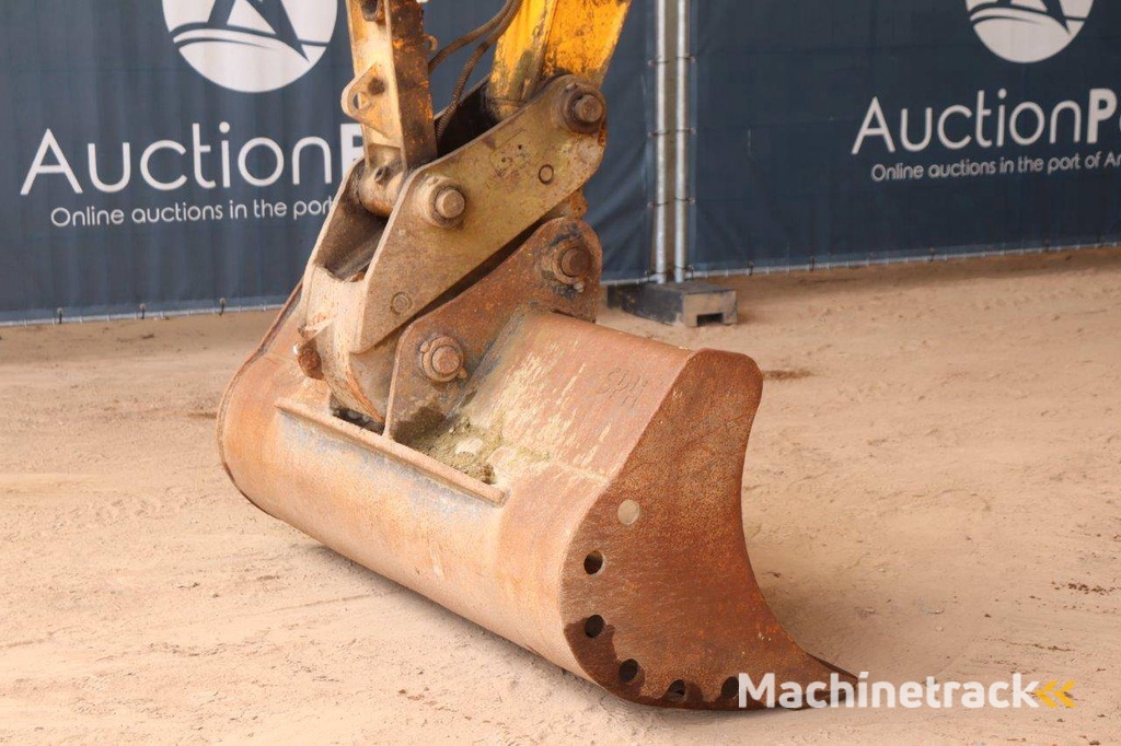 Rupsgraafmachine JCB JS131LC Diesel 74.9pk 2016