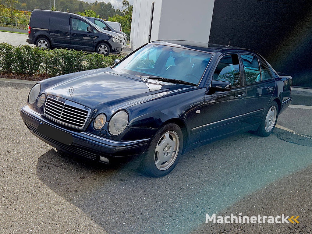 Mercedes-Benz E300 D Automatic (Marge)
