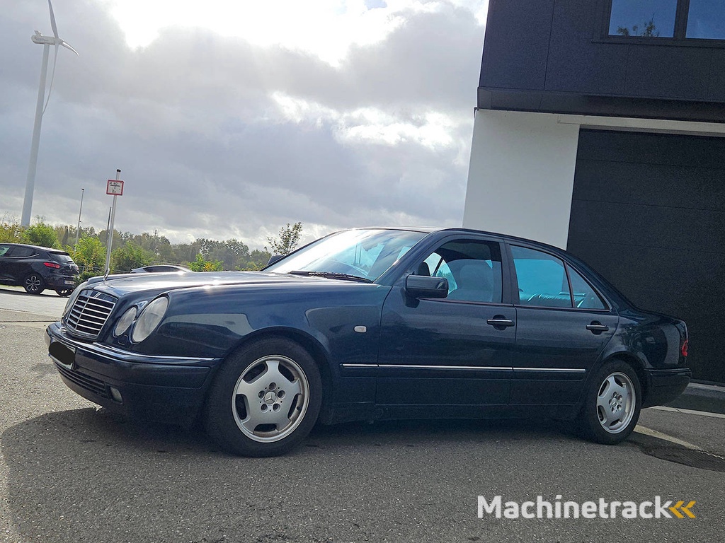 Mercedes-Benz E300 D Automatic (Marge)