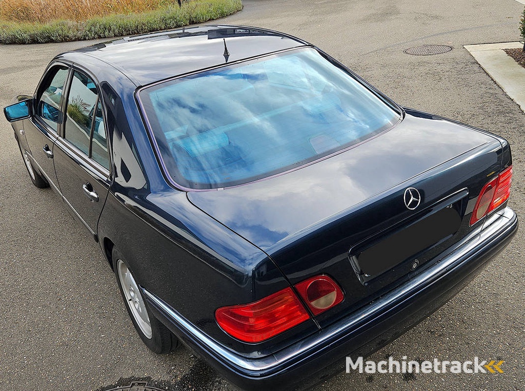 Mercedes-Benz E300 D Automatic (Marge)