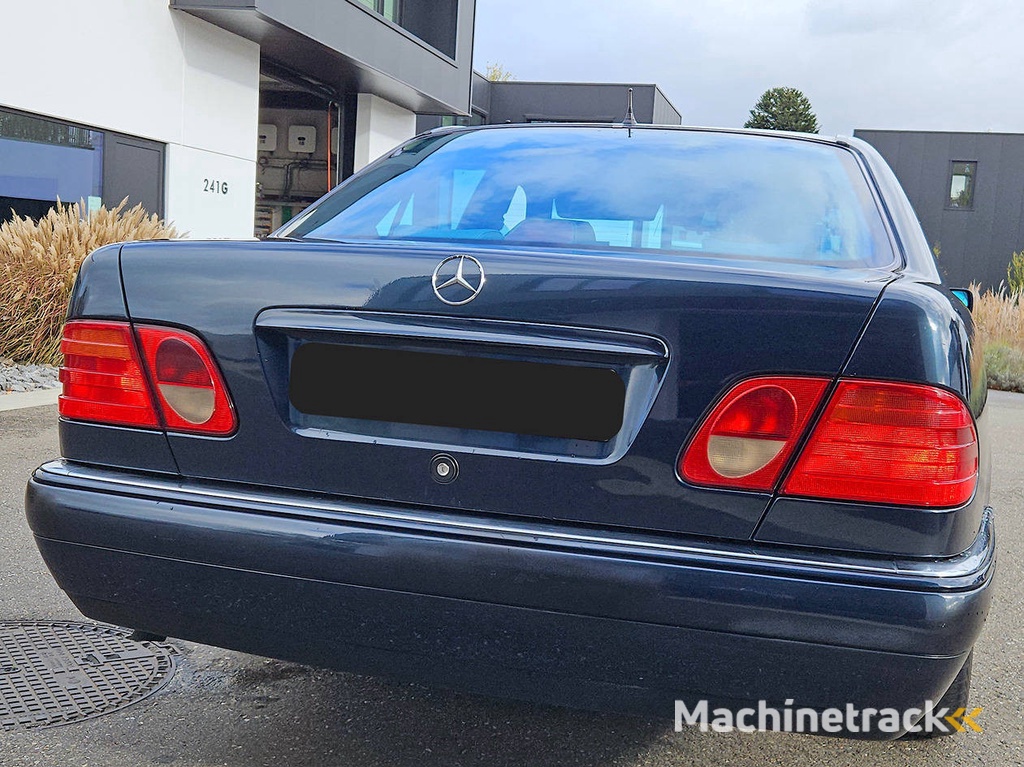 Mercedes-Benz E300 D Automatic (Marge)