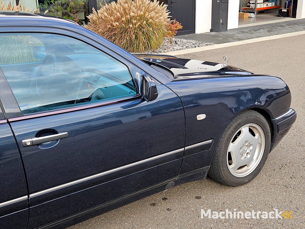 Mercedes-Benz E300 D Automatic (Marge)
