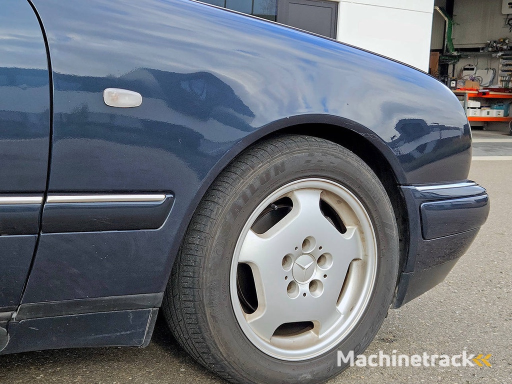 Mercedes-Benz E300 D Automatic (Marge)