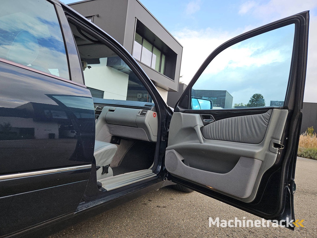 Mercedes-Benz E300 D Automatic (Marge)