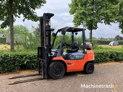 heftruck-toyota-02-7fgf30-lpg-3000kg-5.5m-2005