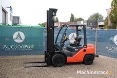 heftruck-toyota-02-8fdf30-diesel-3000kg-6.0m-2011