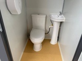 Minituur van Sanitairunit Dubbel Toilet 2025