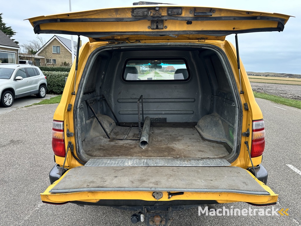 Toyota Landcruiser 100