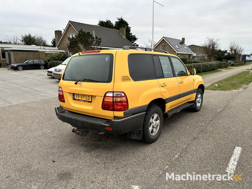 Toyota Landcruiser 100