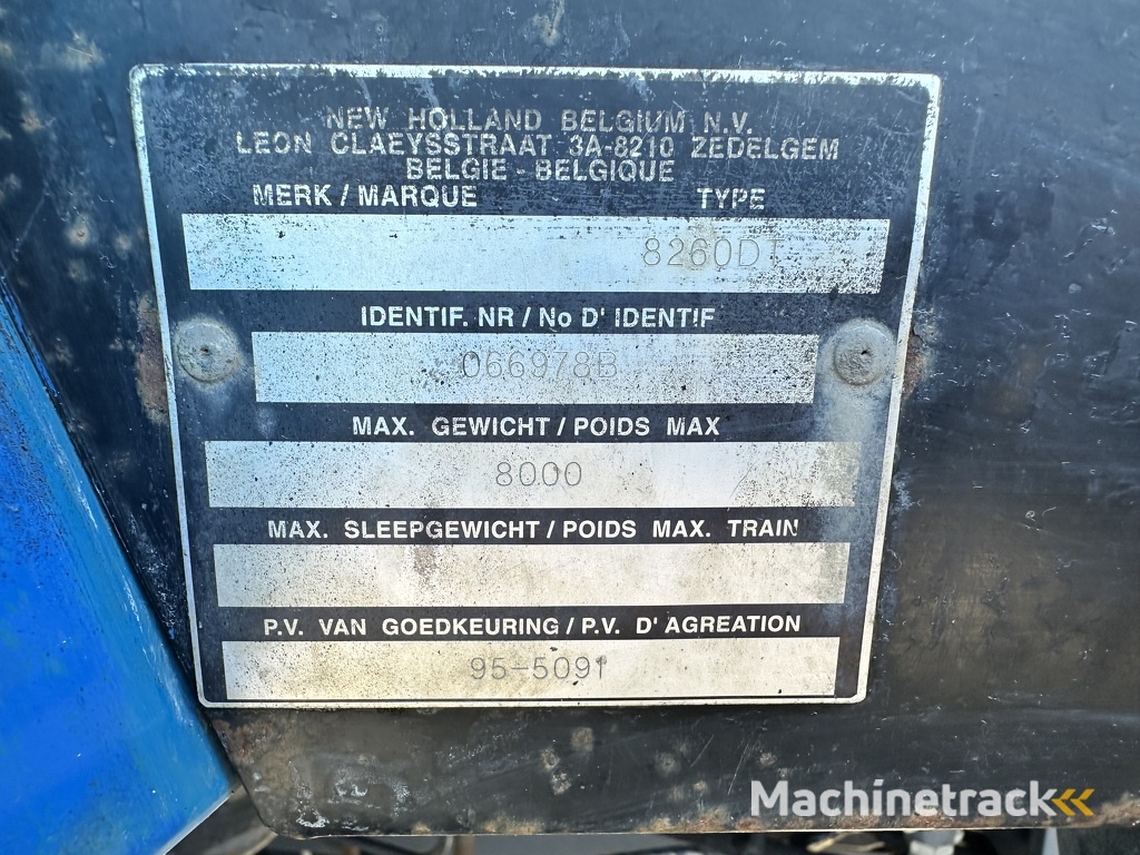 New Holland 8260