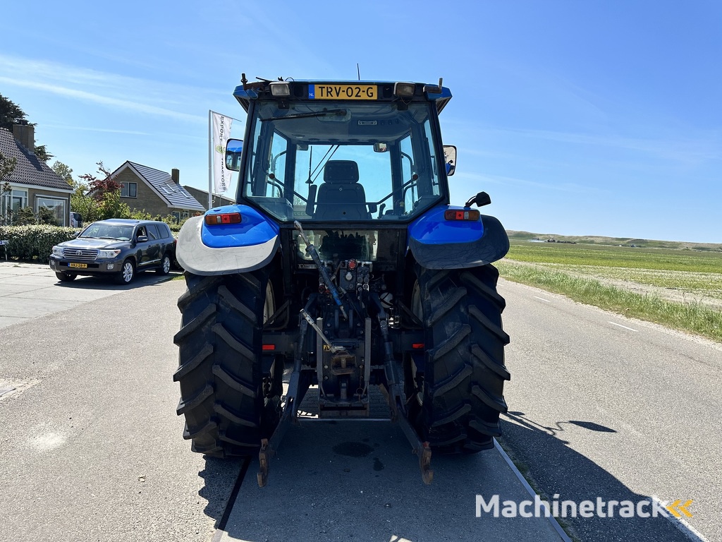 New Holland 8260