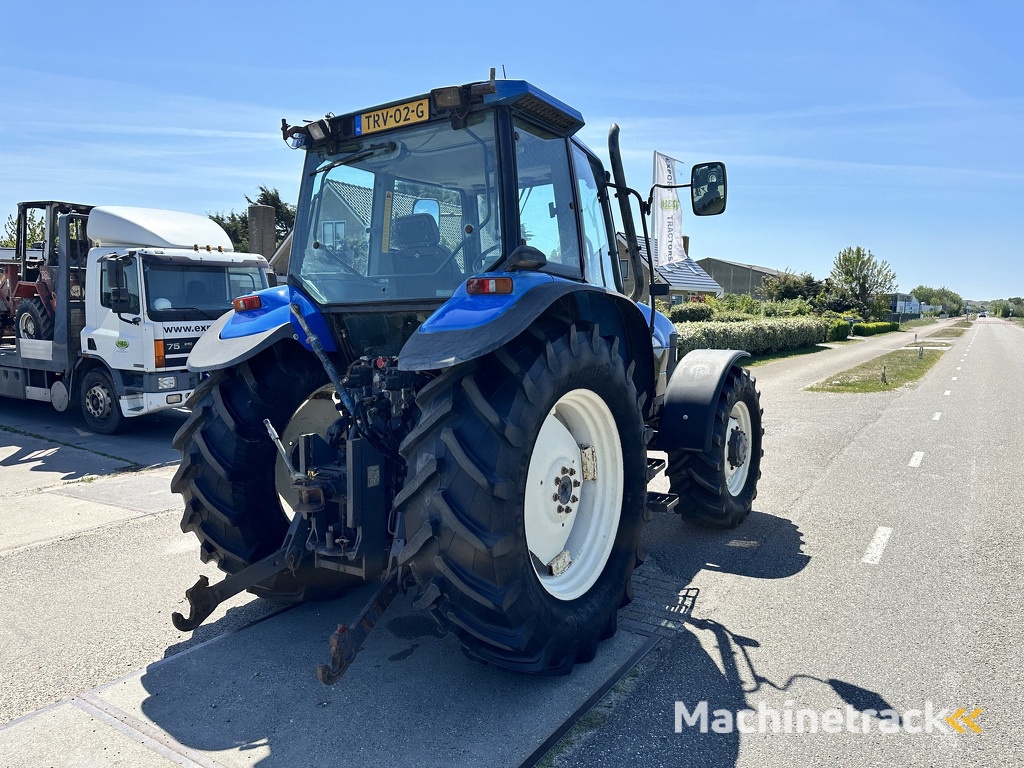 New Holland 8260