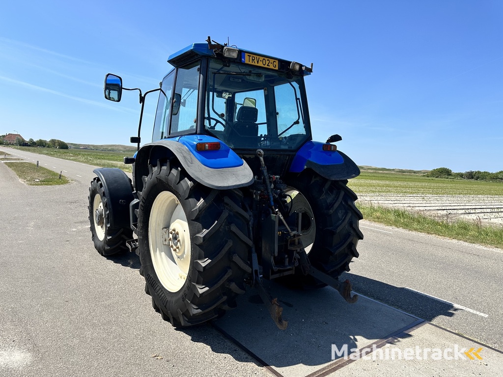 New Holland 8260