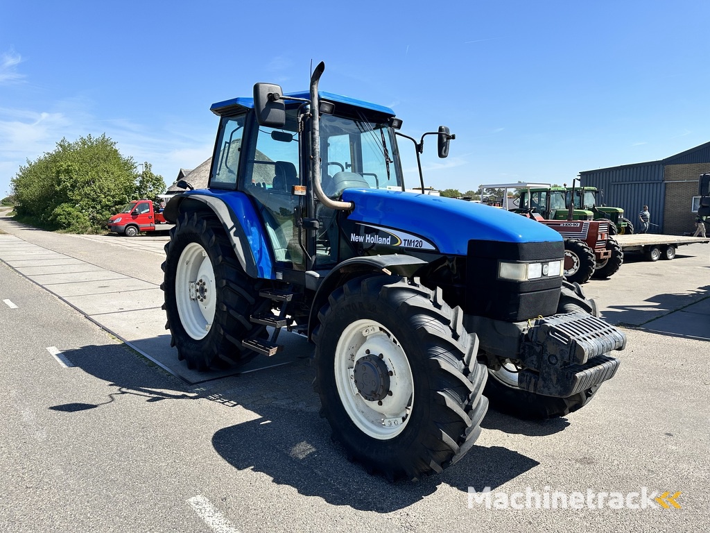 New Holland 8260