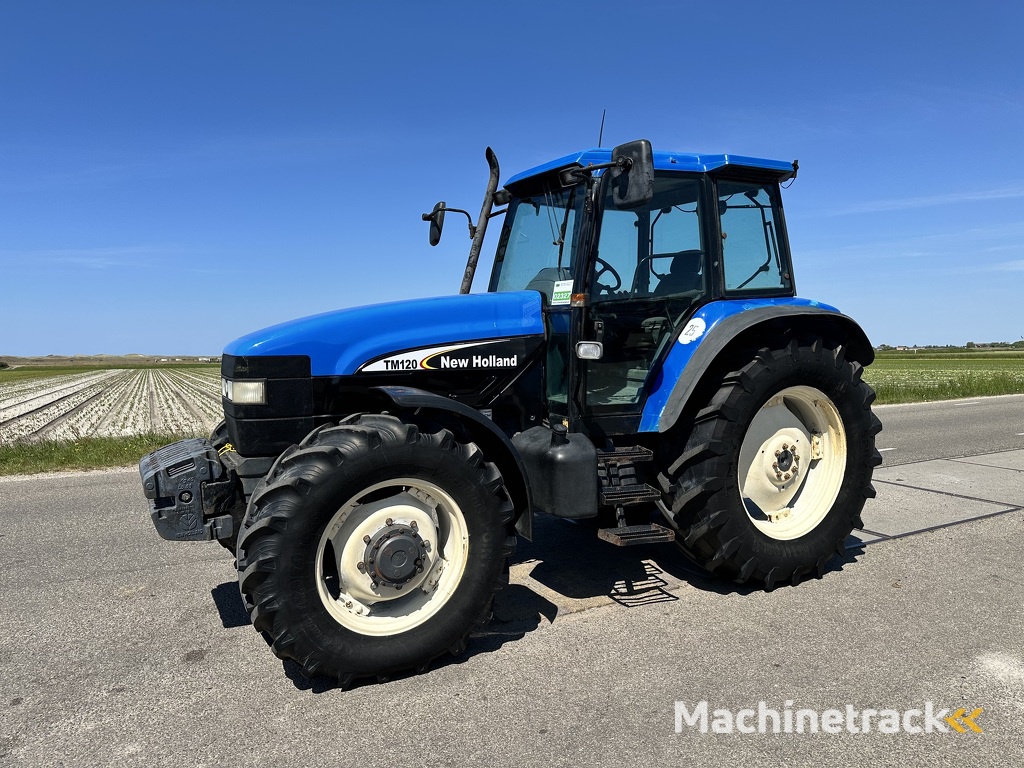 New Holland 8260