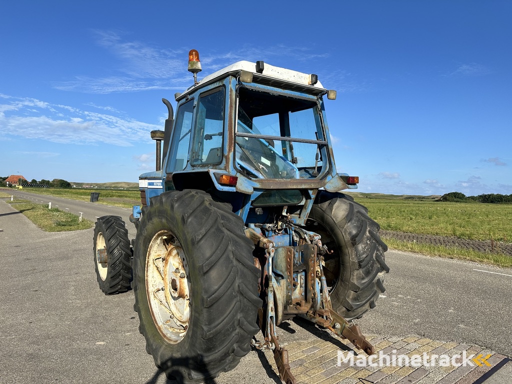 Ford 8700