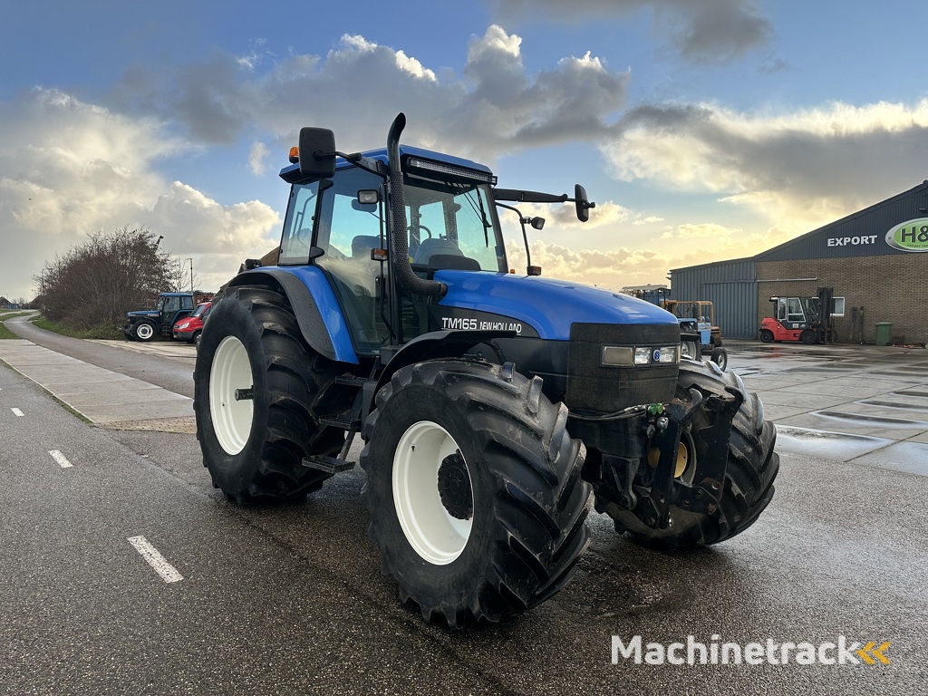 New Holland TM 165