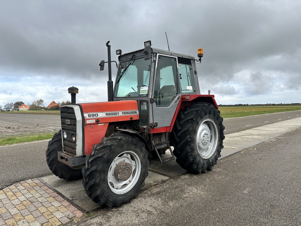 Massey-Ferguson 690
