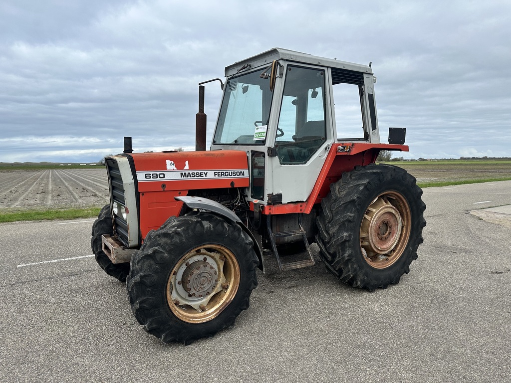 Massey-Ferguson 690