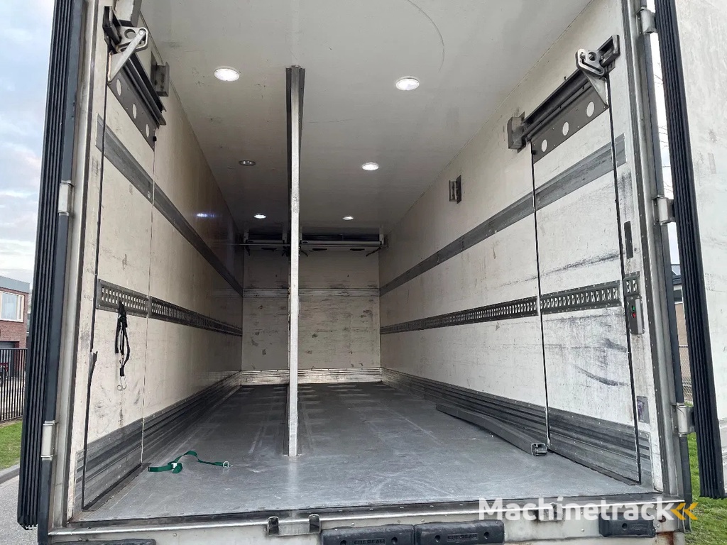 Renault Midlum 270 2010 chereau + carrier