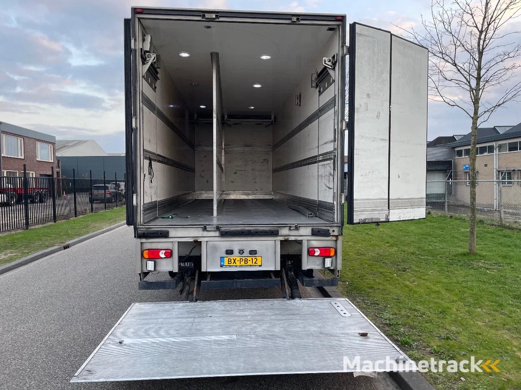 Renault Midlum 270 2010 chereau + carrier