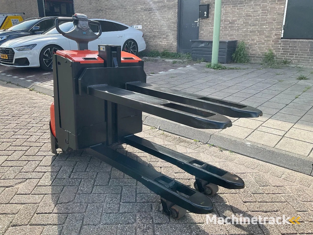 CESAB S208L 2000KG 65CM STAPELAAR / HEFTRUCK