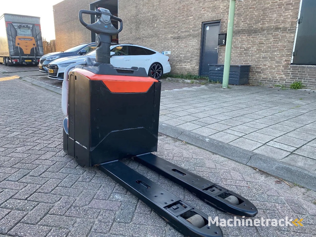 CESAB P320 2000KG PALLETWAGEN / HEFTRUCK