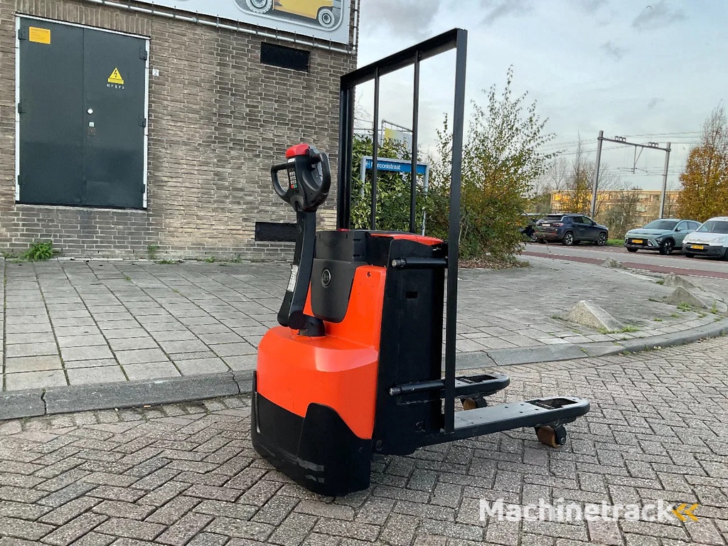 BT LWE180 1800KG BREED PALLETWAGEN / HEFTRUCK