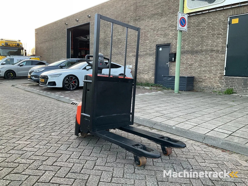 BT LWE180 1800KG BREED PALLETWAGEN / HEFTRUCK