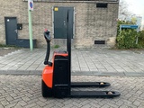 Minituur van BT LWE180 1800KG BREED PALLETWAGEN / HEFTRUCK