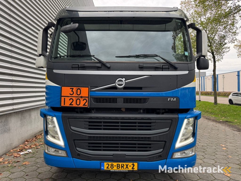 VolvoFM 410 / 8X4 / I-Shift / ADR / Tridem / TUV: 6-2026 / NL Truck