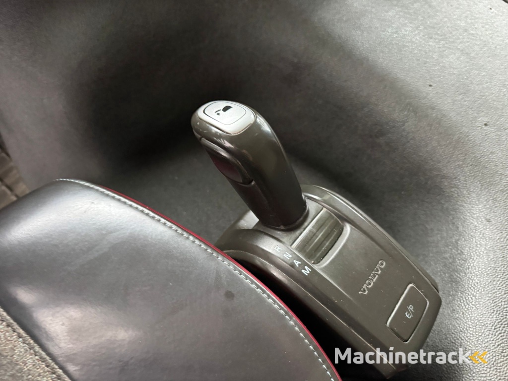 VolvoFM 410 / 8X4 / I-Shift / ADR / Tridem / TUV: 6-2026 / NL Truck