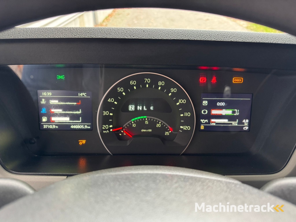 VolvoFM 410 / 8X4 / I-Shift / ADR / Tridem / TUV: 6-2026 / NL Truck