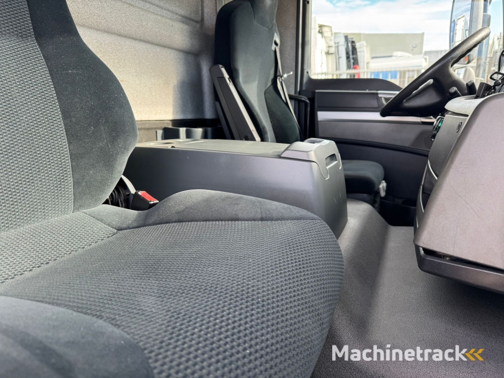 MANTGM 12.220 / Carrier / Euro 6 / Tail Lift / TUV: 9-2026 / Belgium Truck