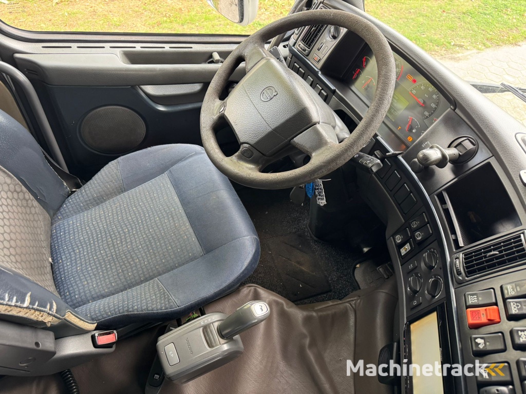 VolvoFH 500 / 8X4 / Palfinger S260Z96 / VDL Hook / NL Truck